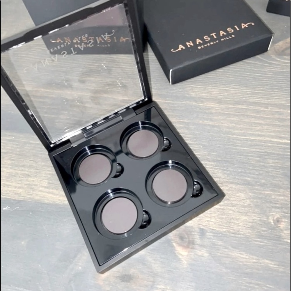 Anastasia Beverly Hills 5 for $18 refillable palettes - Picture 5 of 7